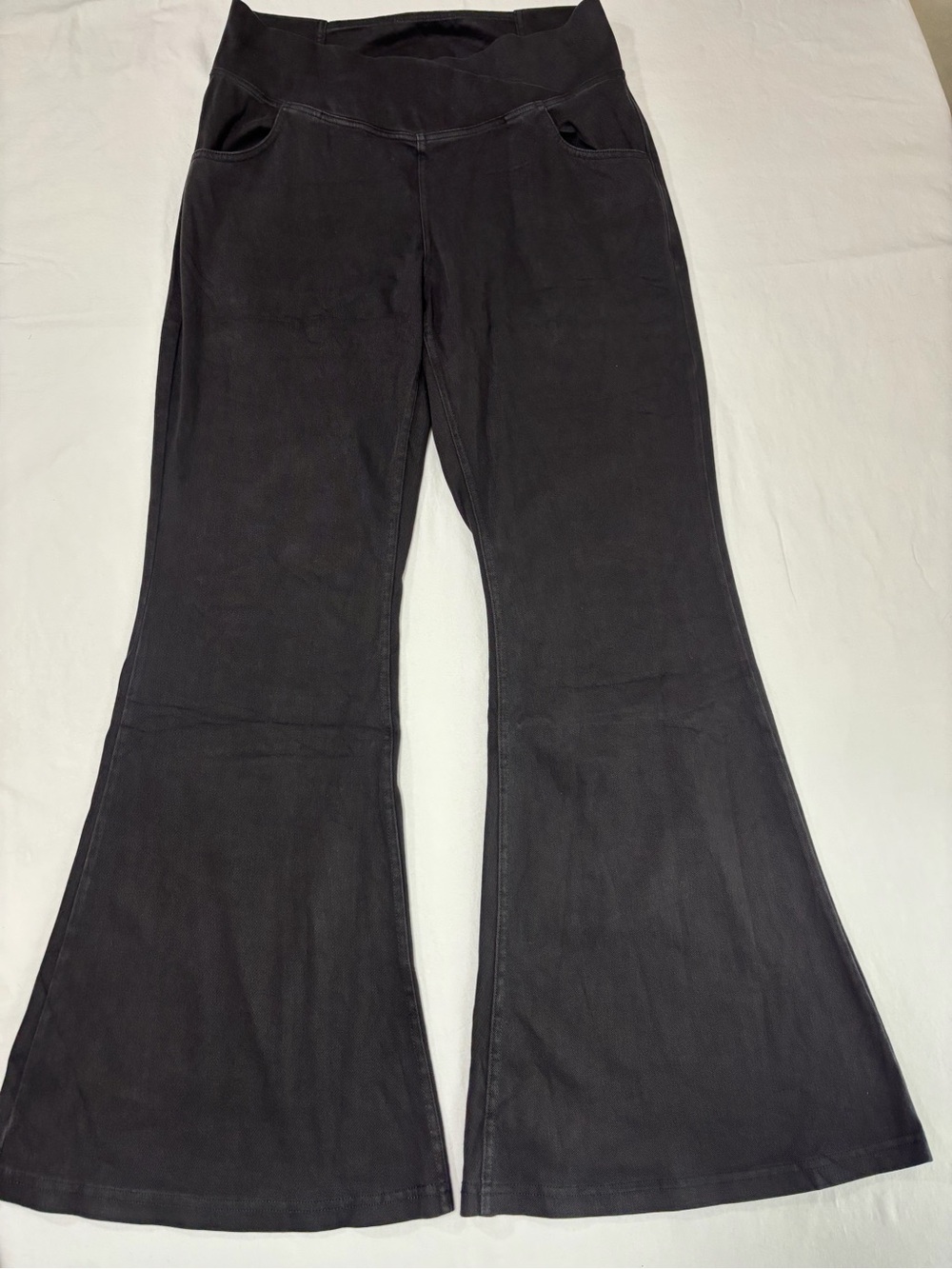 HALARA Black Wide-Leg Pants with Side Pockets